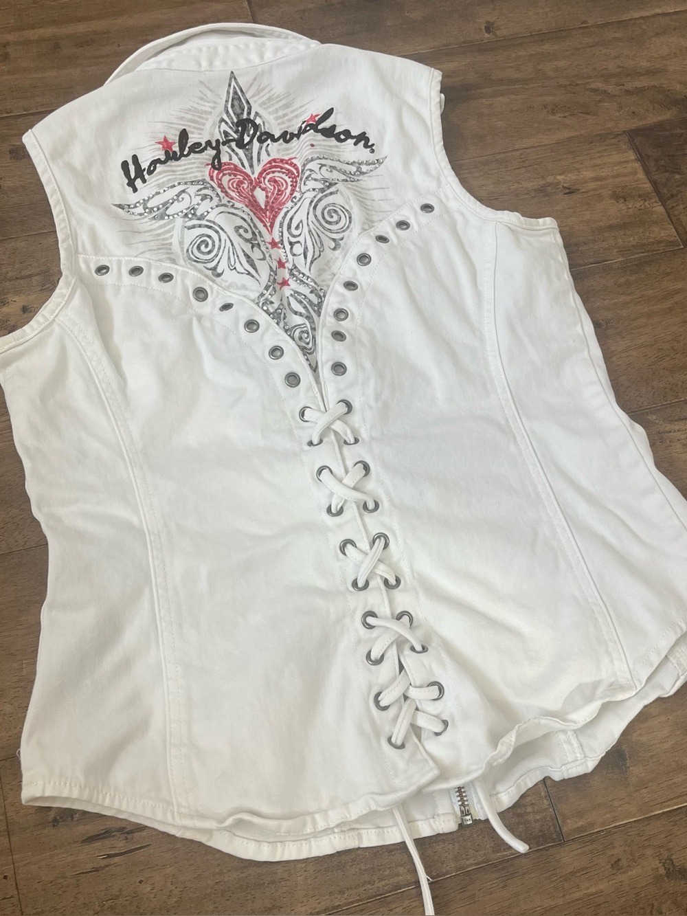 Vintage 90’s Woman’s Y2K Harley Davidson white cotton vest with red heart